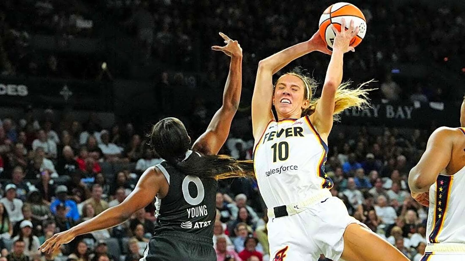 Fever re-sign G Lexie Hull