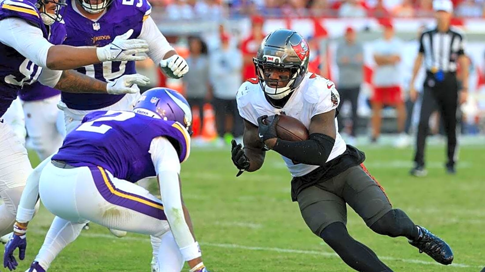 Vikings slide past Buccaneers, who lose Baker Mayfield