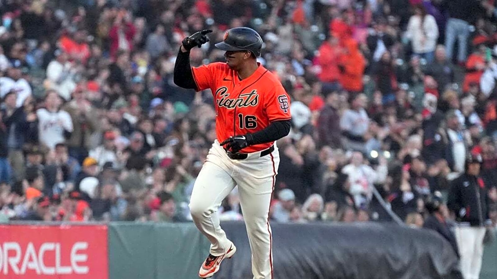 Rafael Devers homers to power Giants past Pirates
