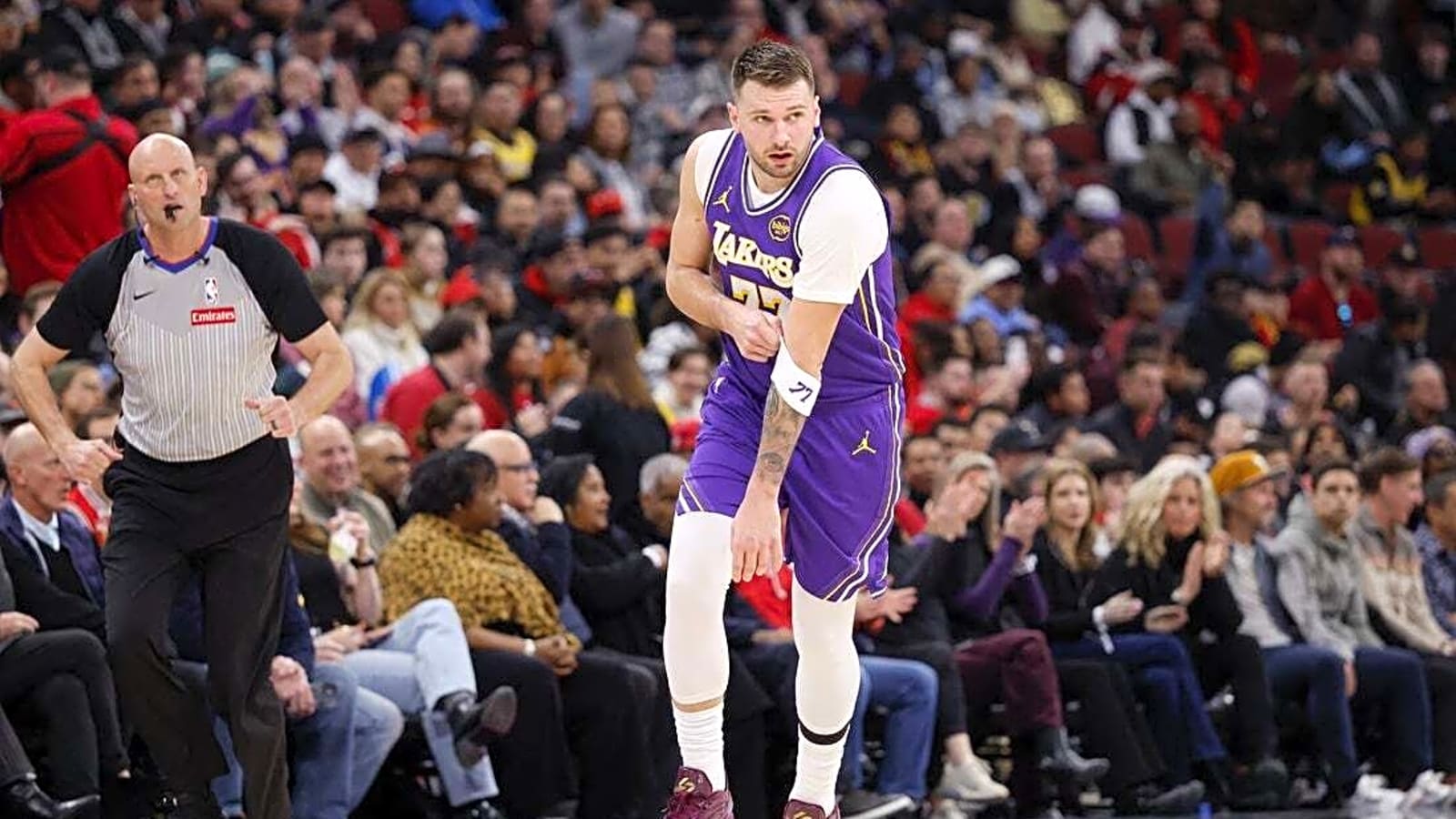 Luka Doncic fires in 46 points as Lakers blast Bulls