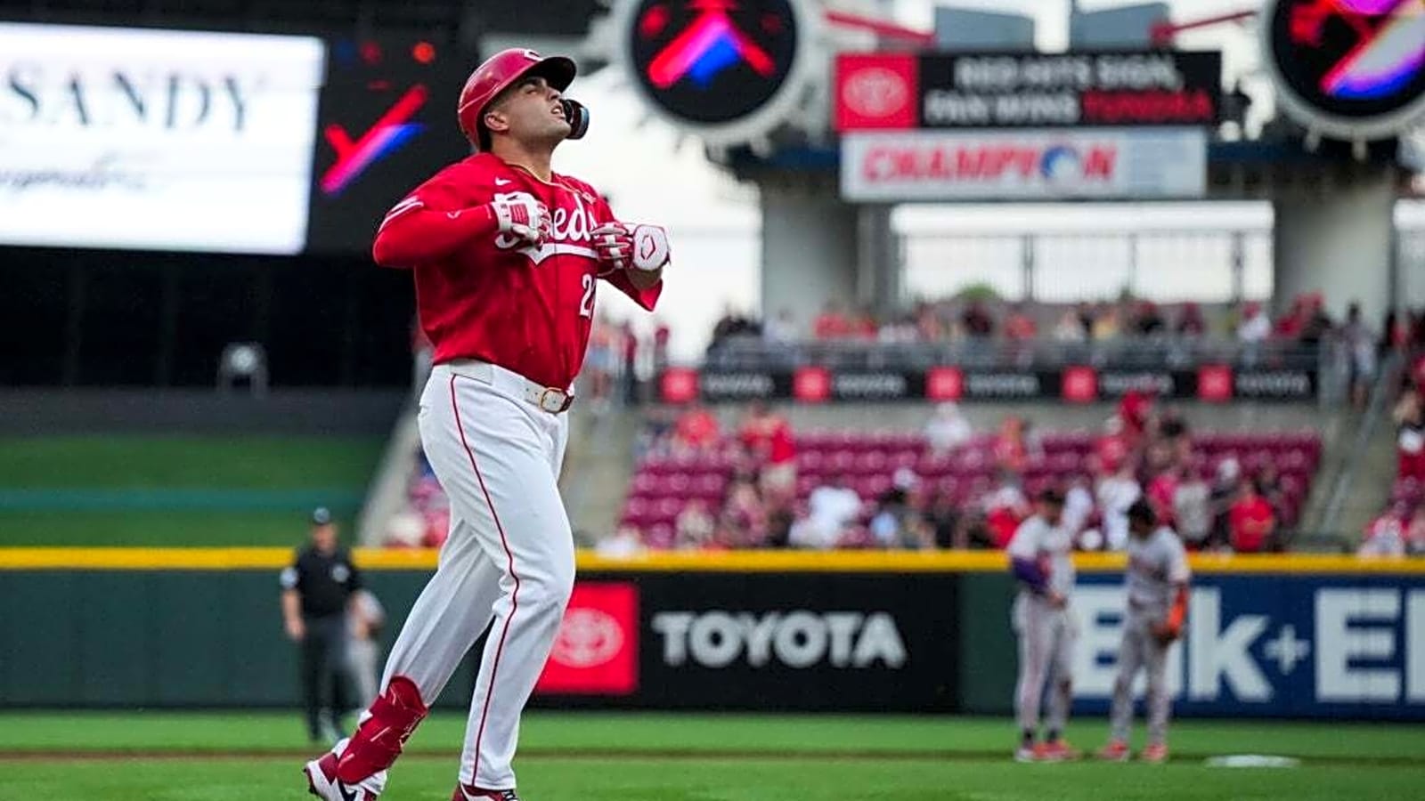 Reds SP Brady Singer handcuffs Giants in 1-run decision
