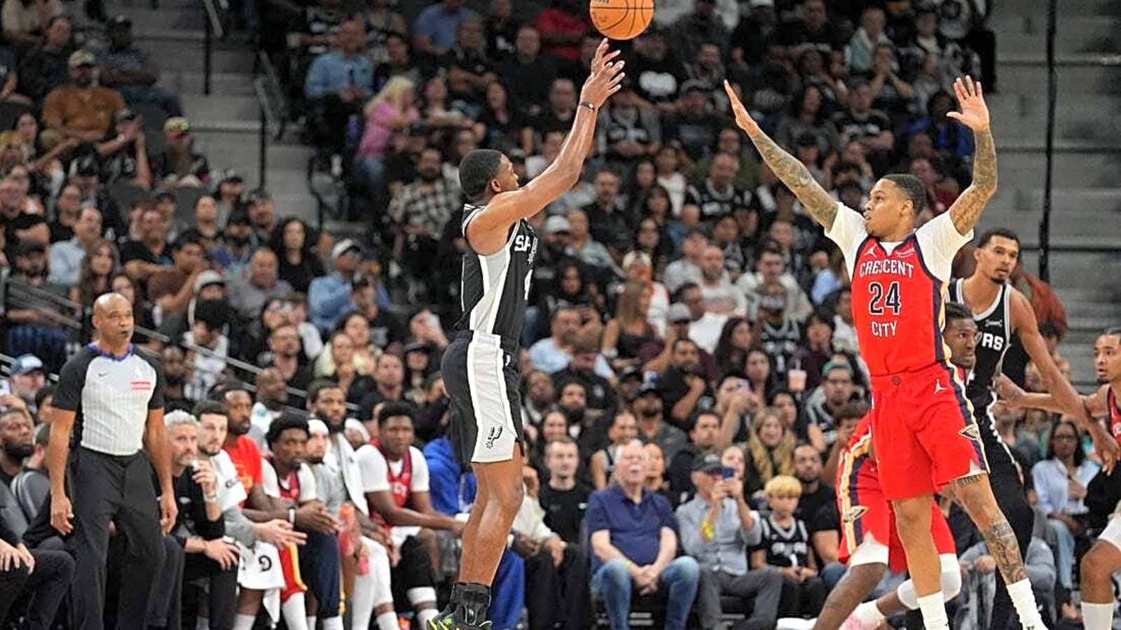 De'Aaron Fox leads Spurs past Pelicans in delayed season debut