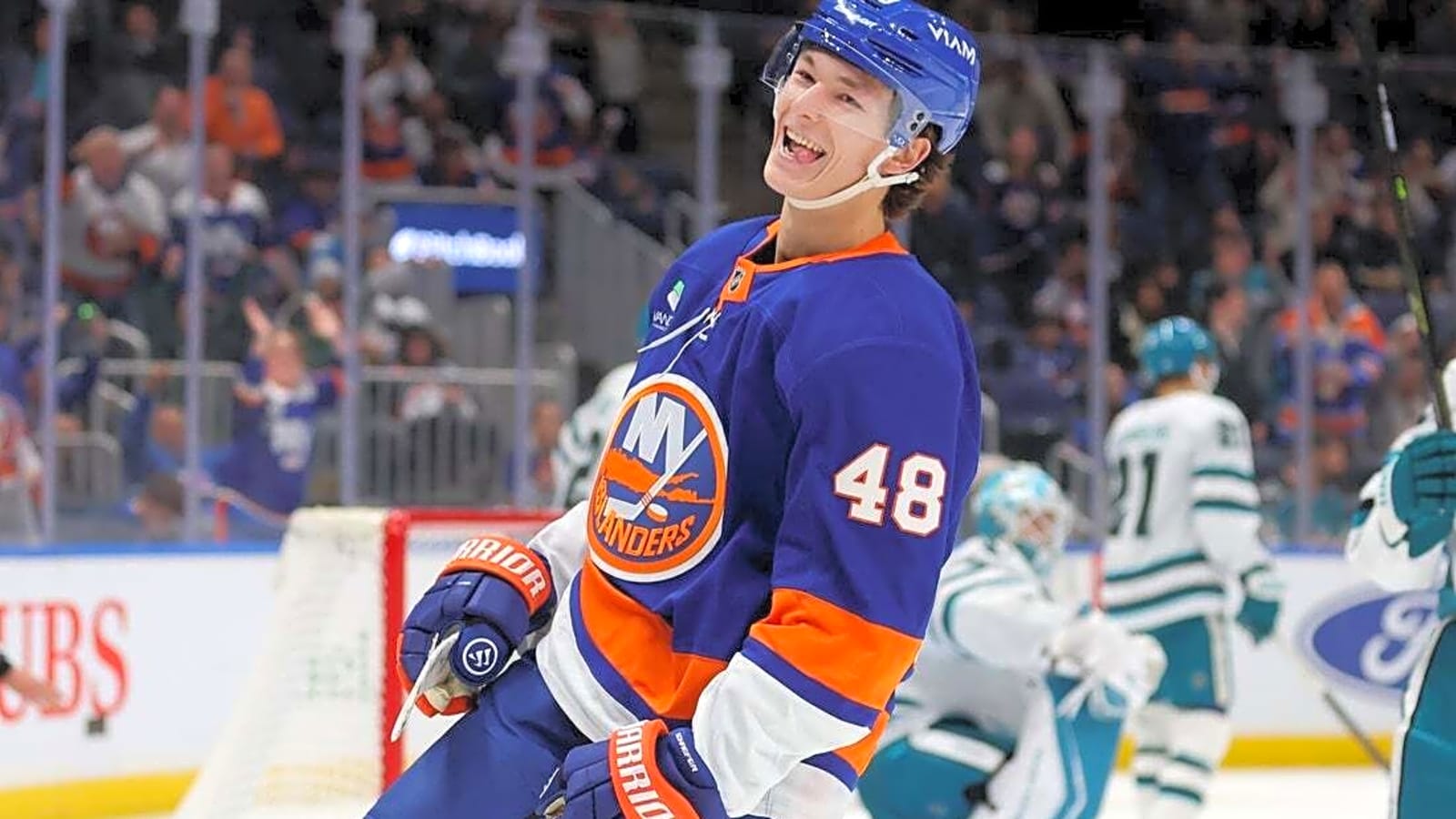 Matthew Schaefer extends point streak as Isles nip Sharks