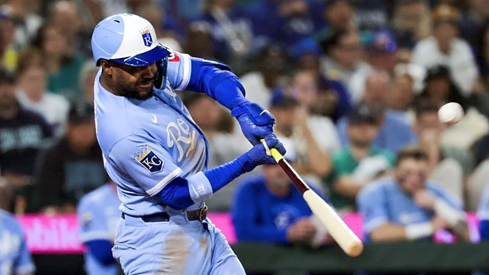 Royals' Maikel Garcia's sacrifice fly beats Mariners in 10th