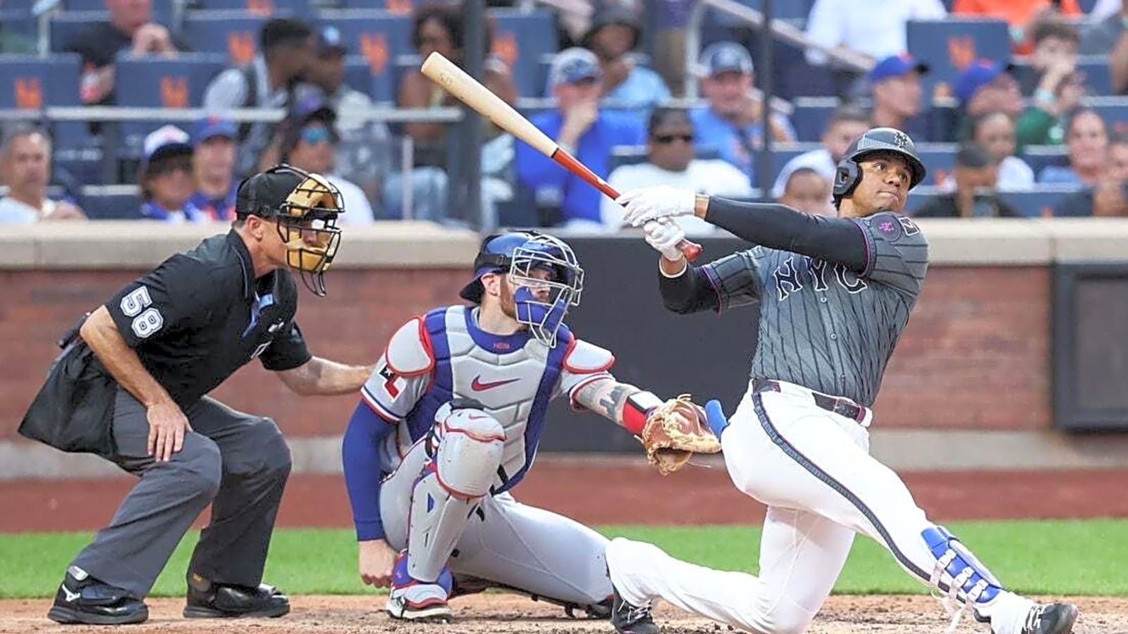 Rangers edge reeling Mets, extend win streak to six