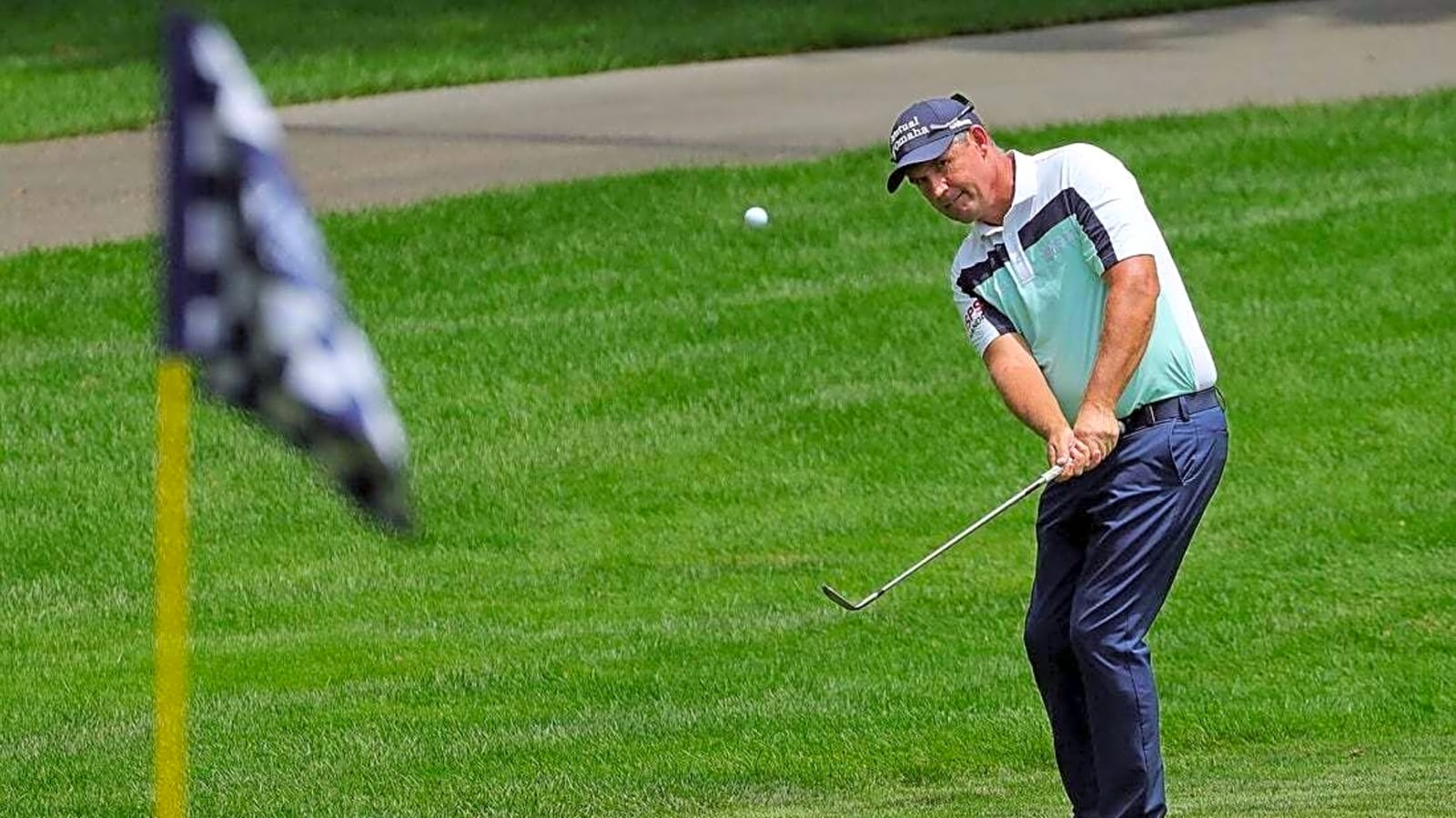 Padraig Harrington, Mark Hensby co-leaders at U.S. Senior Open