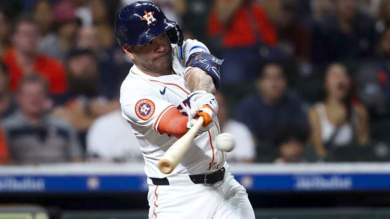Jose Altuve aims to stay hot as Astros open road trip vs. Red Sox