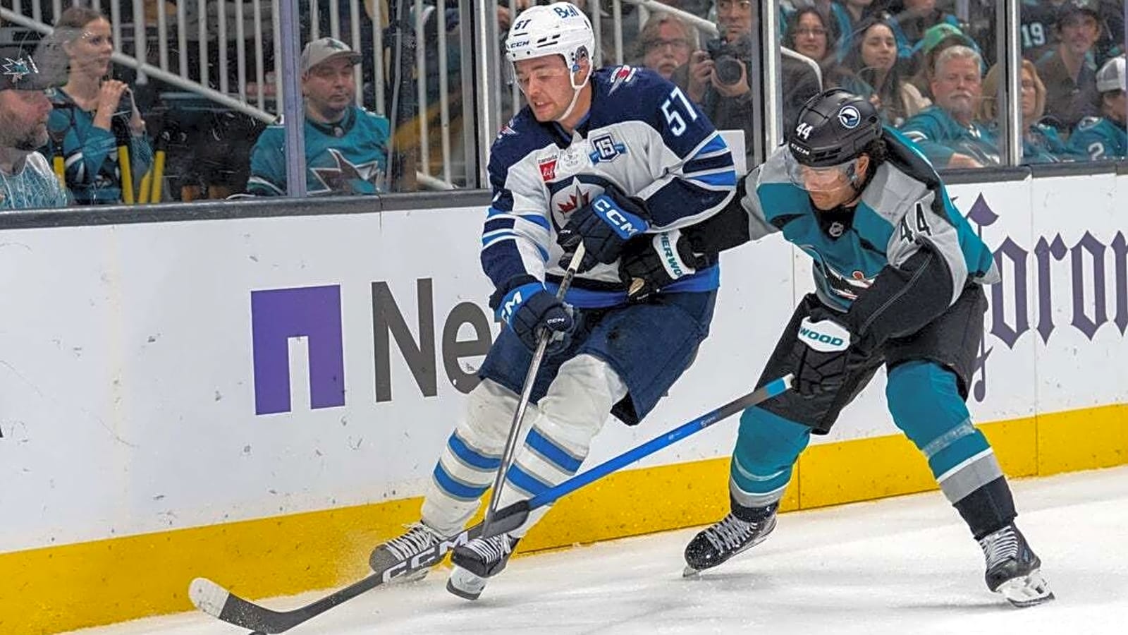 Kiefer Sherwood signs 5-year, $28.75M extension with Sharks