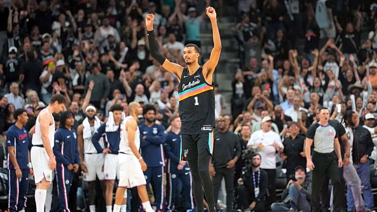 Injured Clippers prepare to host Spurs machine