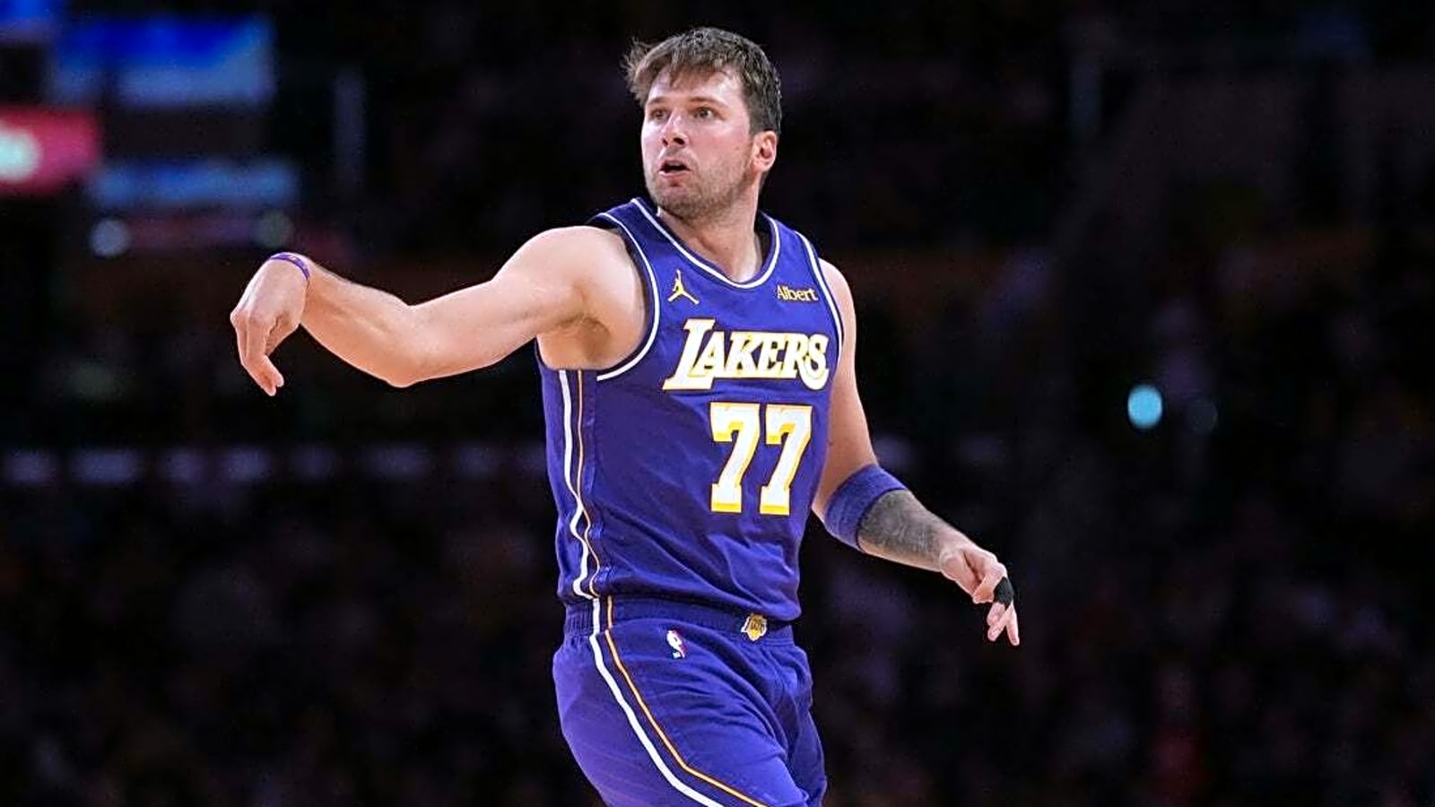 Lakers' Luka Doncic (back) to miss game vs. Clippers