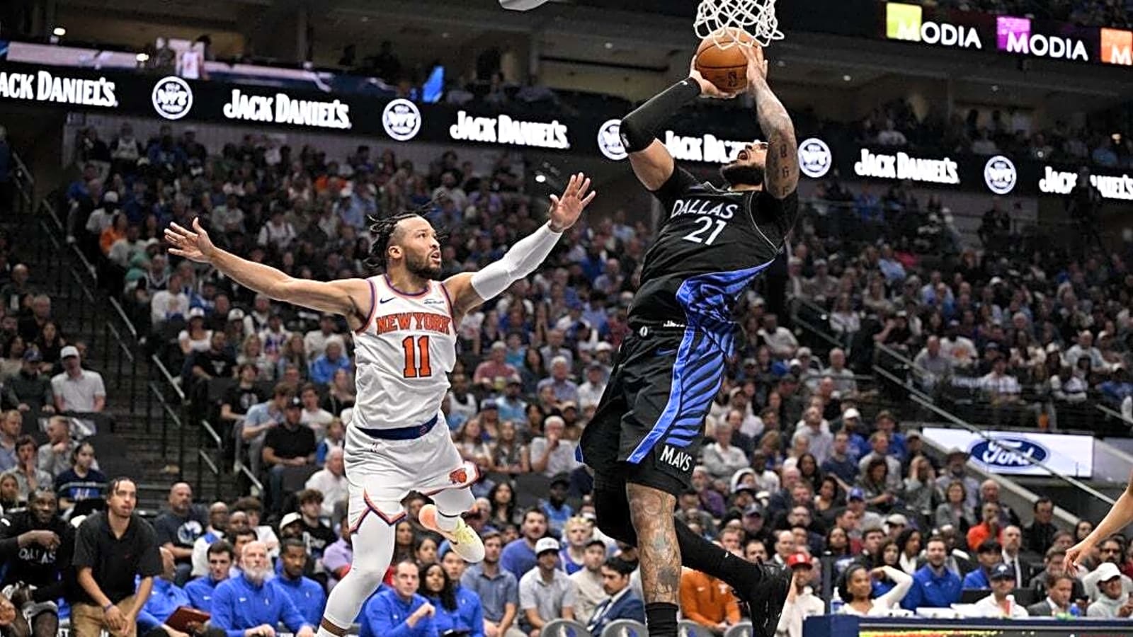 Offensive-foul call seals' Knicks victory over Mavericks