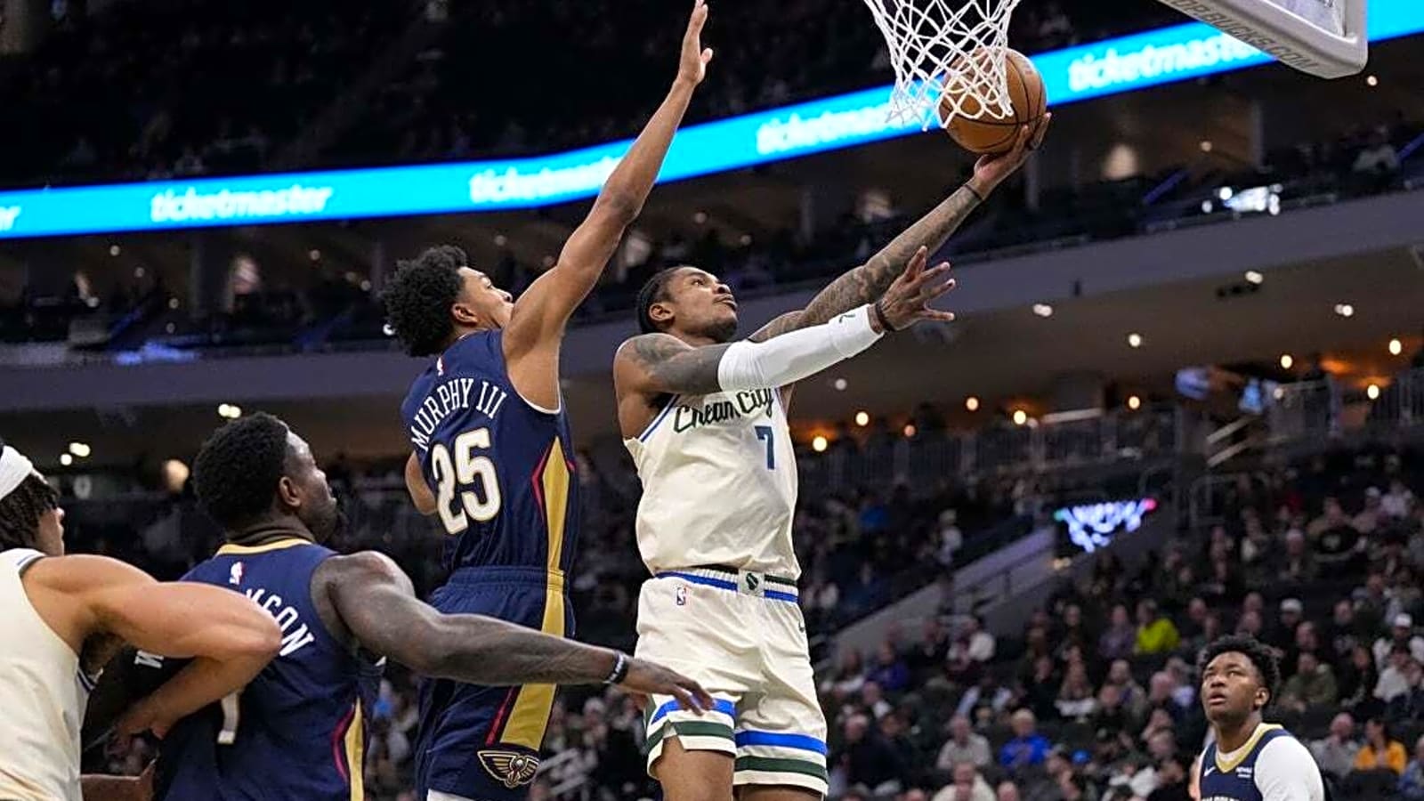 Bucks claim second straight in overtime battle versus Pelicans