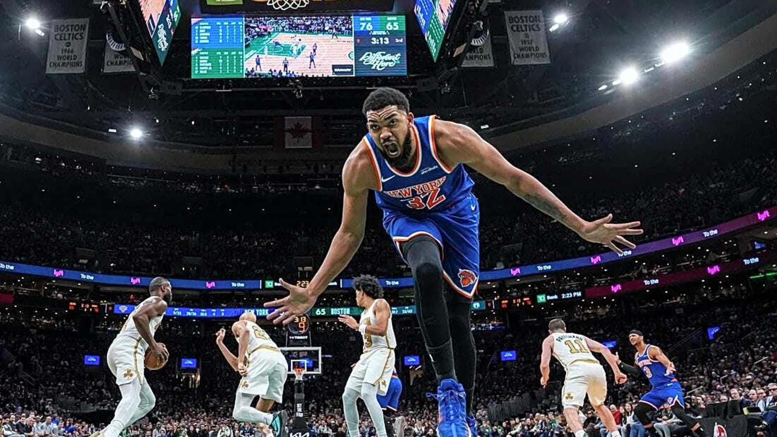 Knicks look to keep rolling vs. struggling Pacers