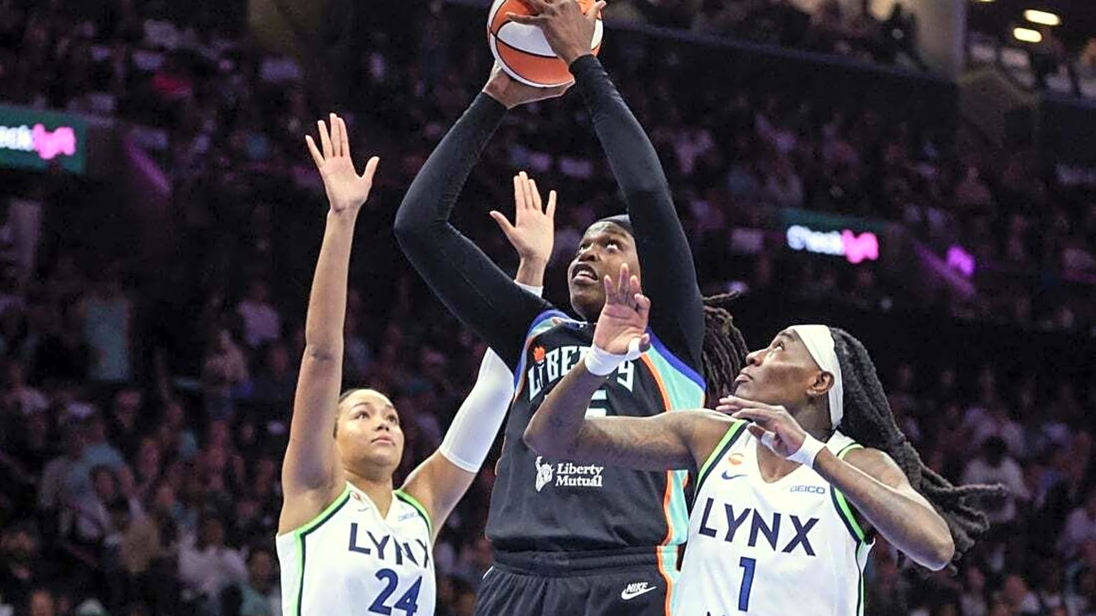 Jonquel Jones, Liberty complete sweep of top-seeded Lynx