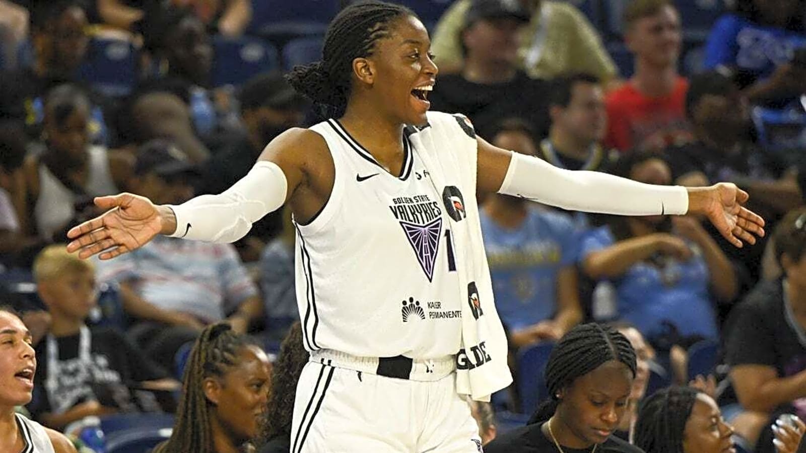 Valkyries pick up 4th straight win in rout of Sky