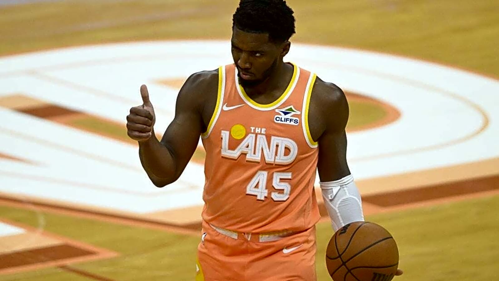 Contending Cavaliers, Rockets set for clash