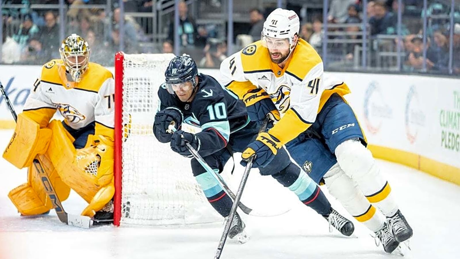 Predators in hot playoff pursuit against hapless Canucks