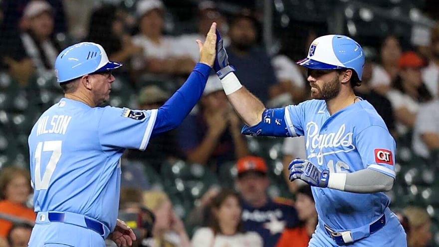 Astros stumble against Royals, fall into tie for first in AL West