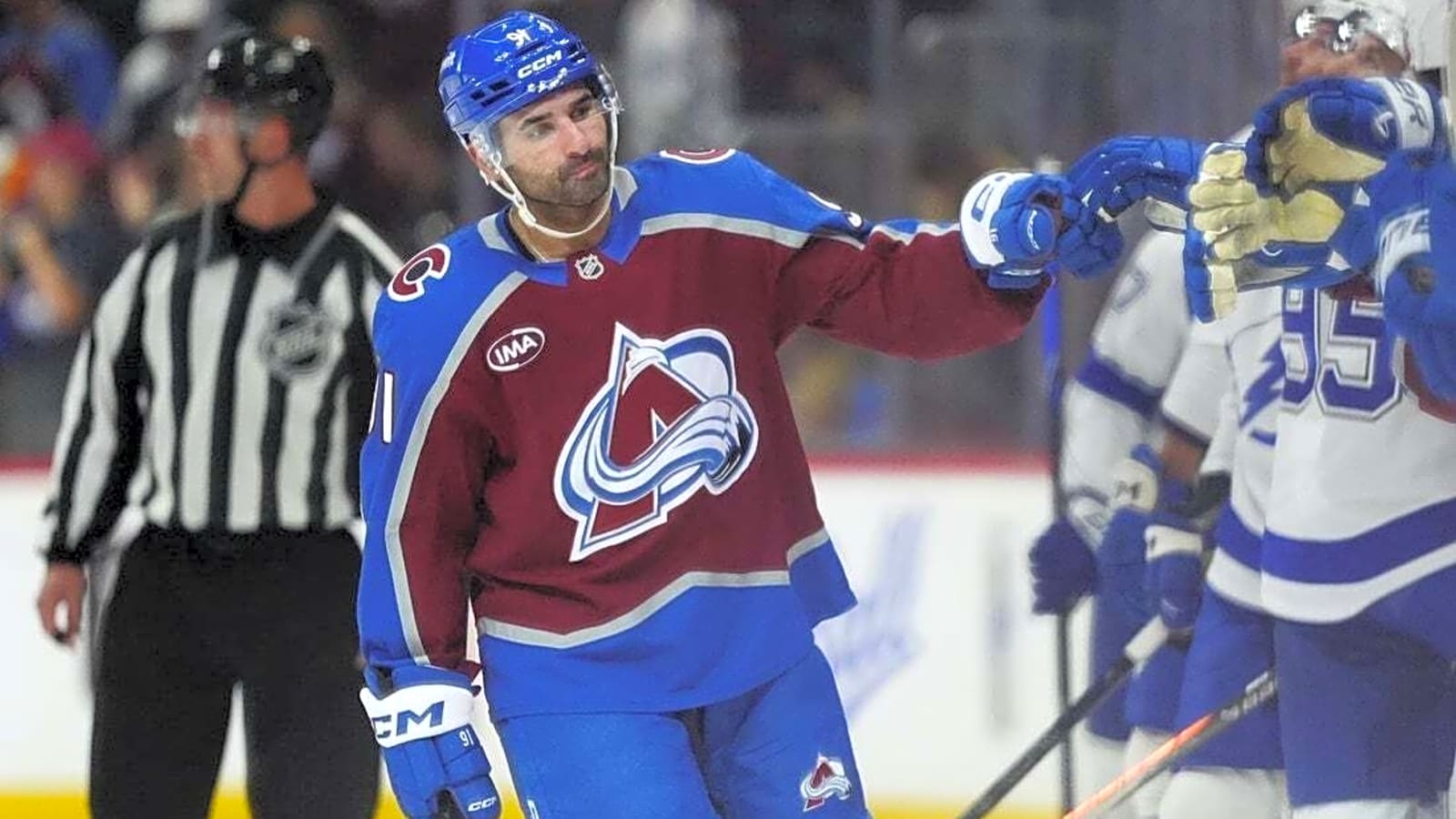 Nathan MacKinnon's 4-point night powers Avs past Lightning
