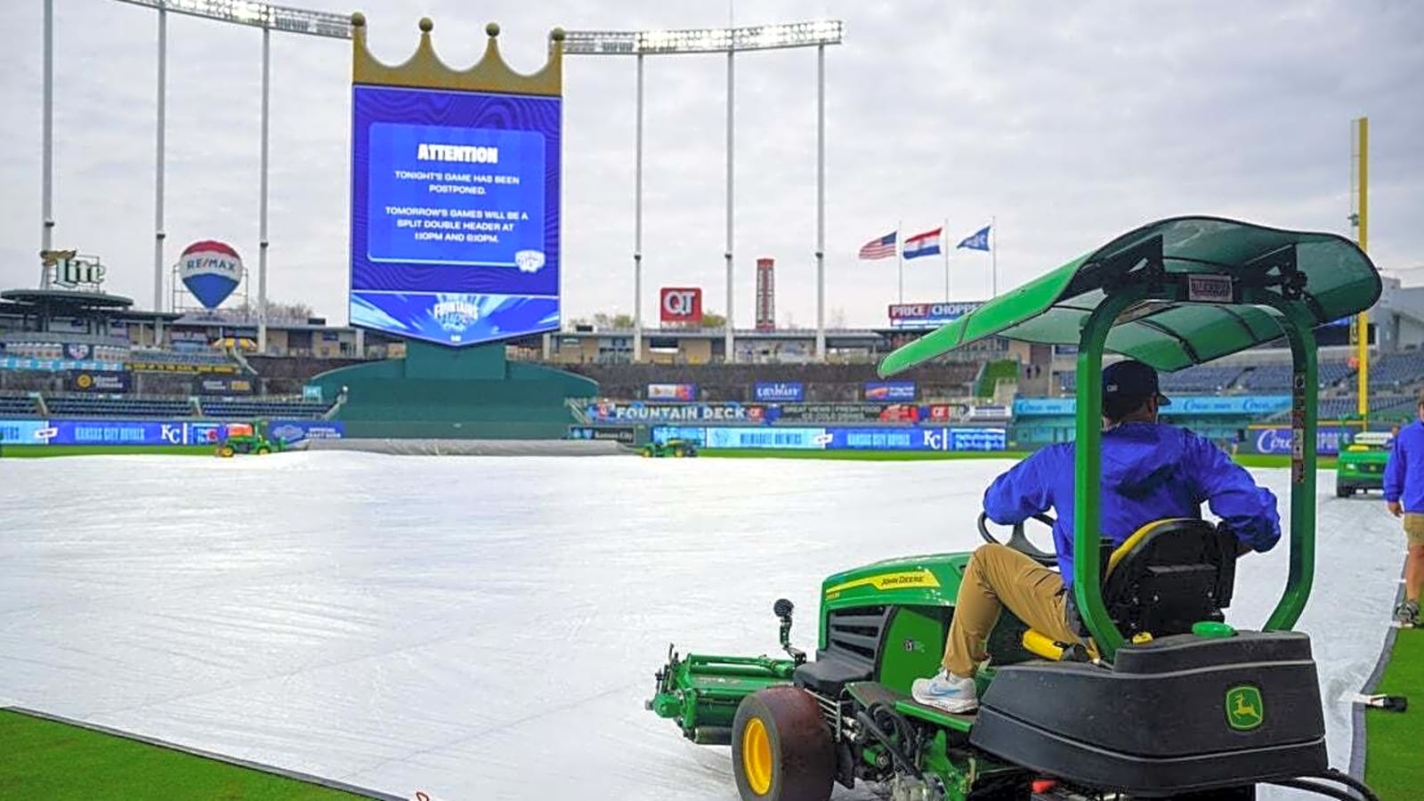 Brewers-Royals rained out; doubleheader Saturday