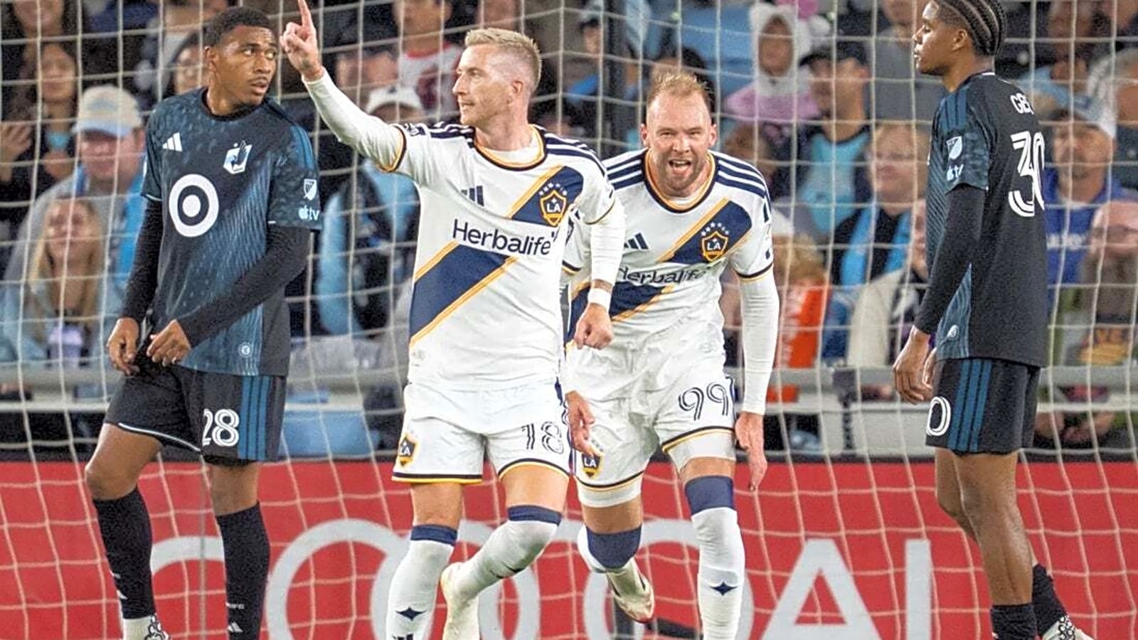 Marco Reus' tiebreaking goal pushes Galaxy past Minnesota