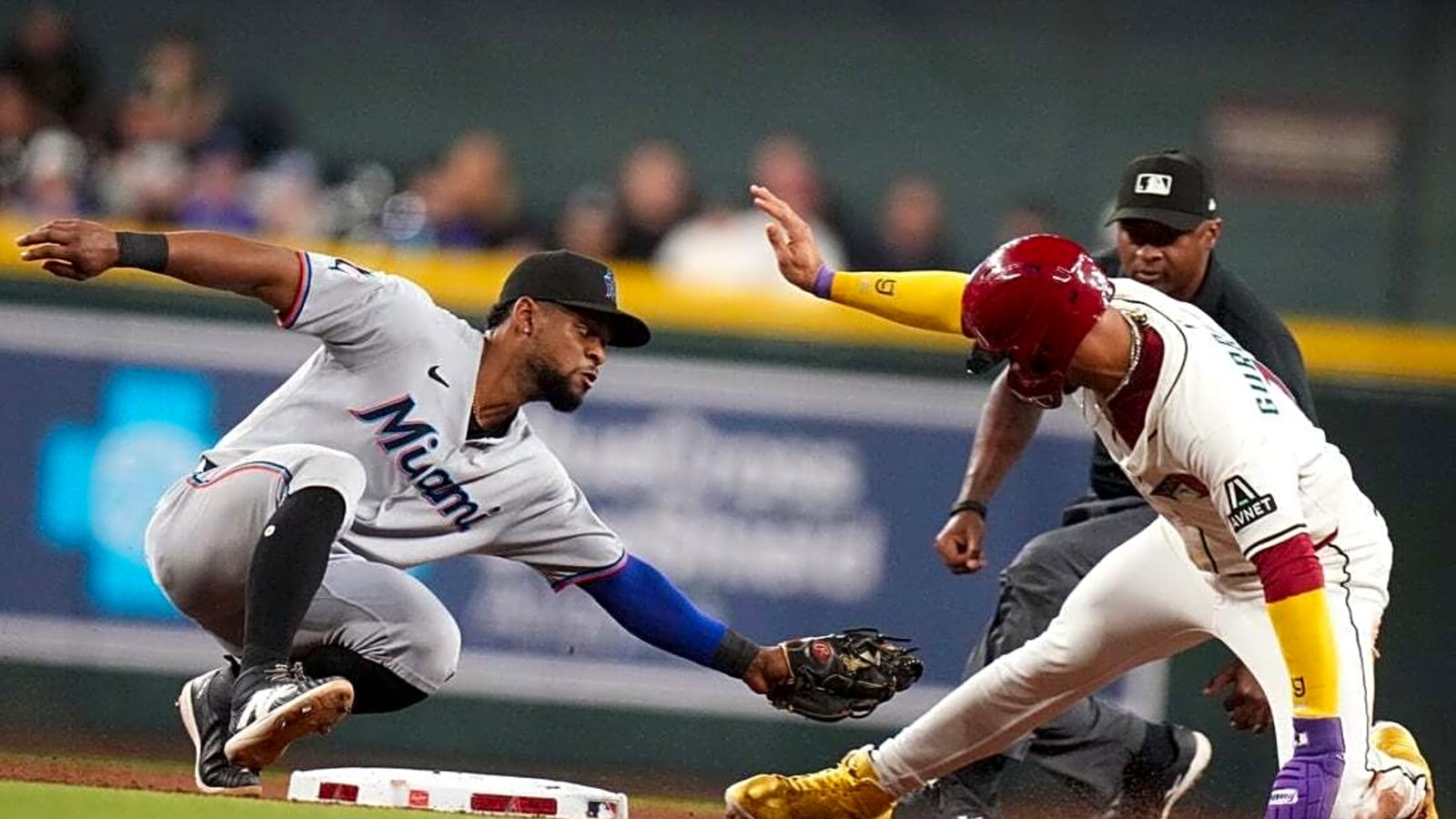 Hot Marlins seek sweep of Diamondbacks