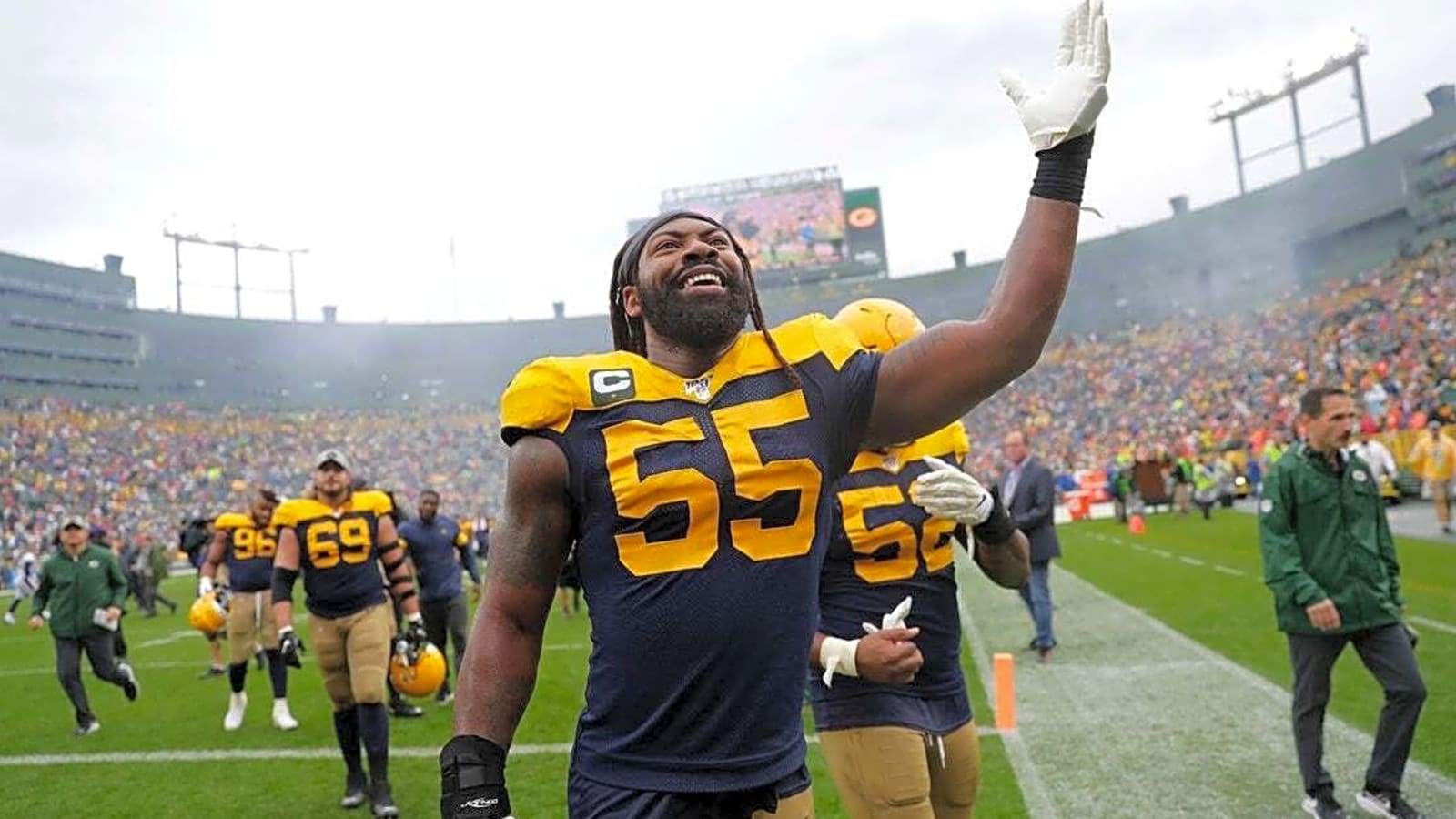 Falcons sign DE Za'Darius Smith to 1-year deal
