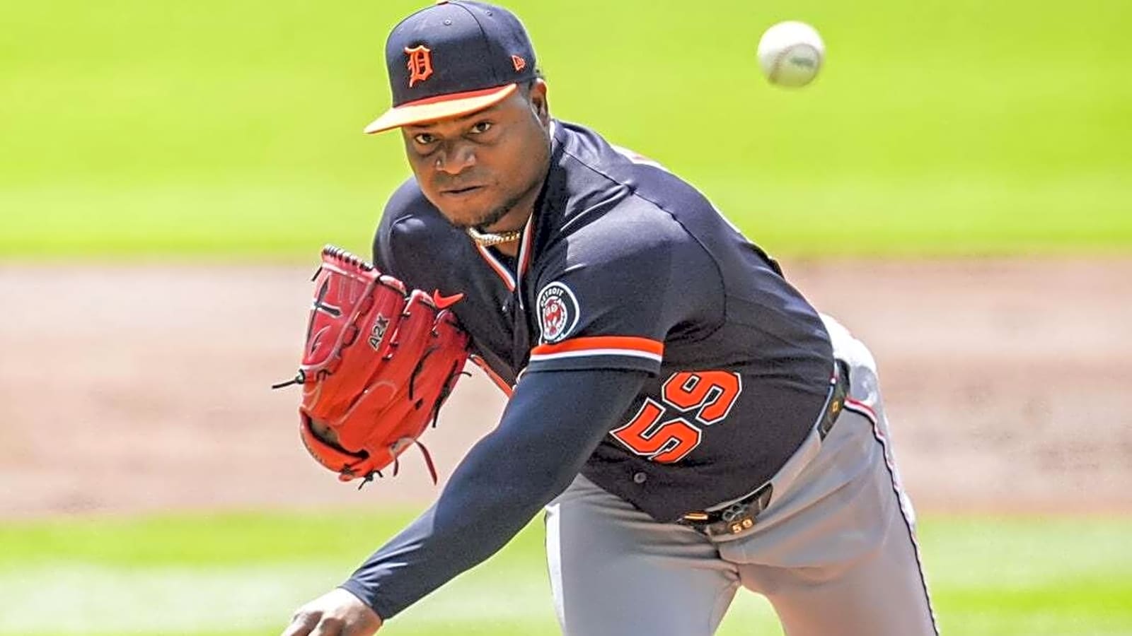 Tigers rally for rare victory against Braves