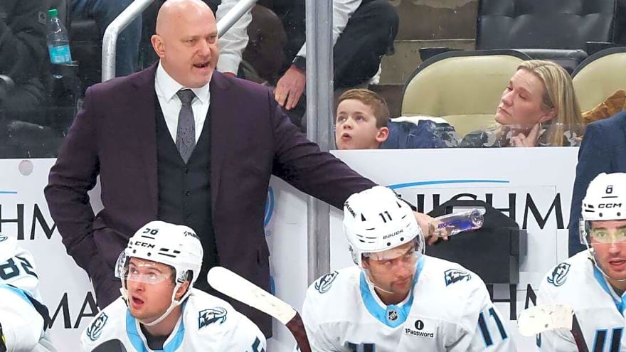 Second-period burst carries Mammoth past Predators