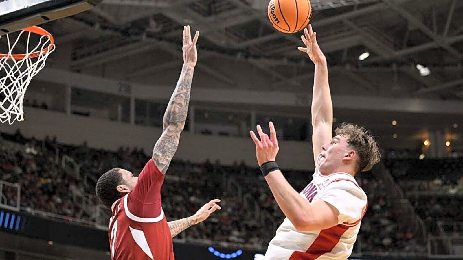 Arizona's sizzling shooting overpowers Arkansas