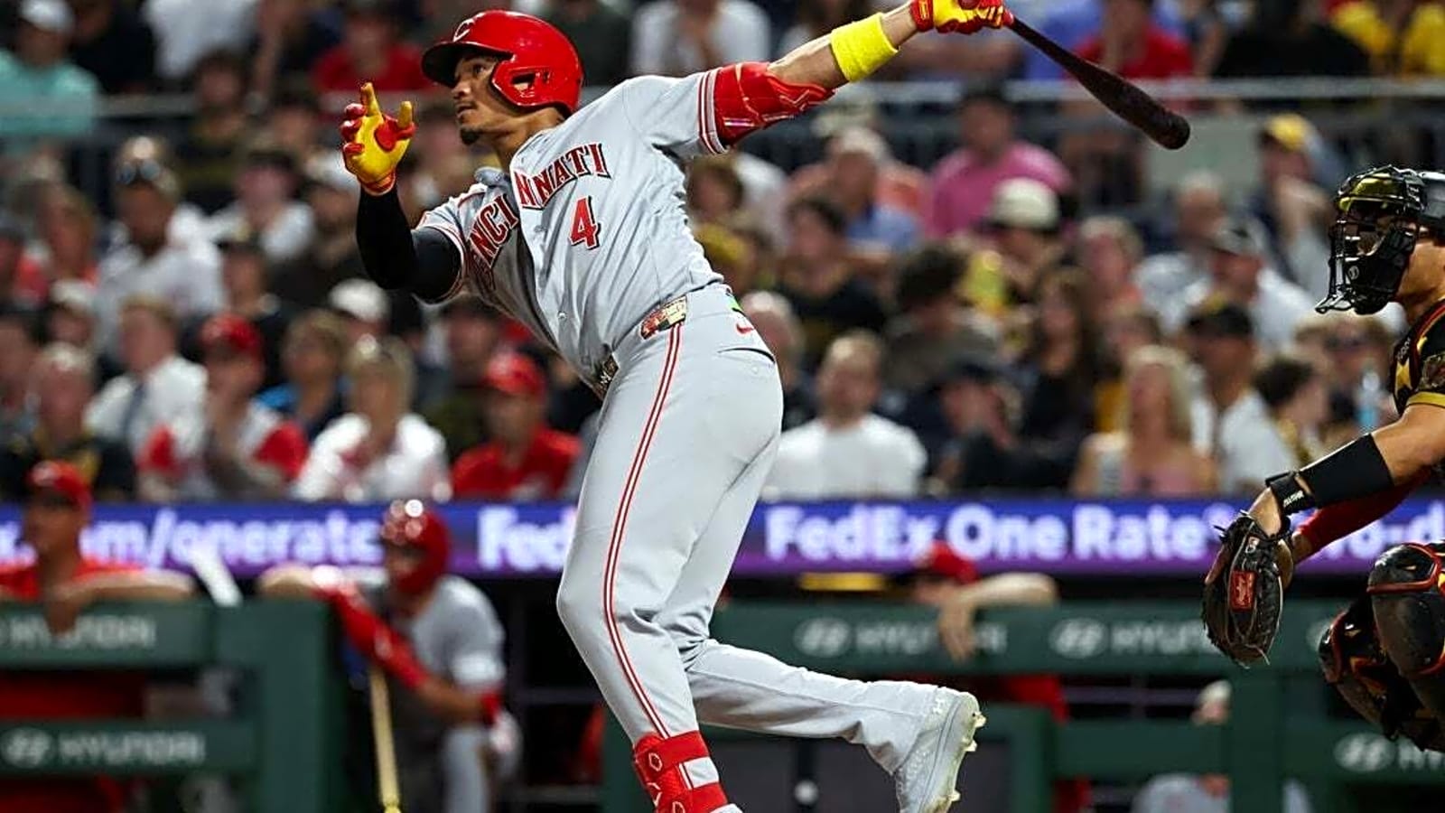 Noelvi Marte's pinch-hit HR powers Reds past Pirates