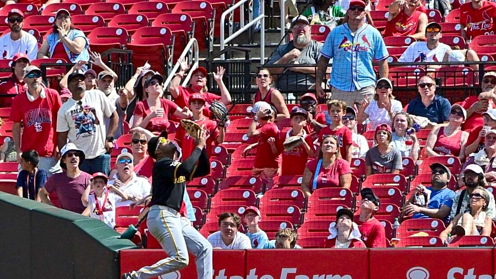 Esmerlyn Valdez homers in Pirates victory over Cardinals
