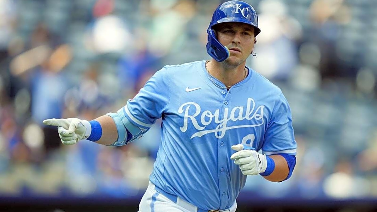 Royals 1B Vinnie Pasquantino makes early exit due to heat-related illness