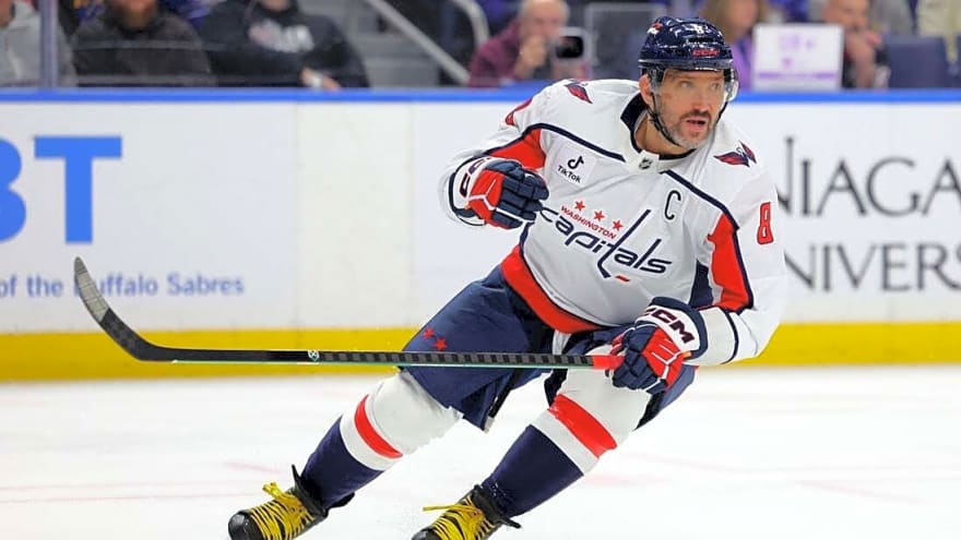 Capitals&#39; Alex Ovechkin becomes 1st NHL player to score 900 goals