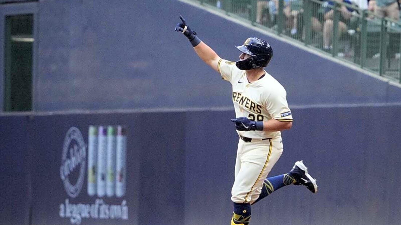 Andrew Vaughn&#39;s memorable team debut helps Brewers crush Dodgers