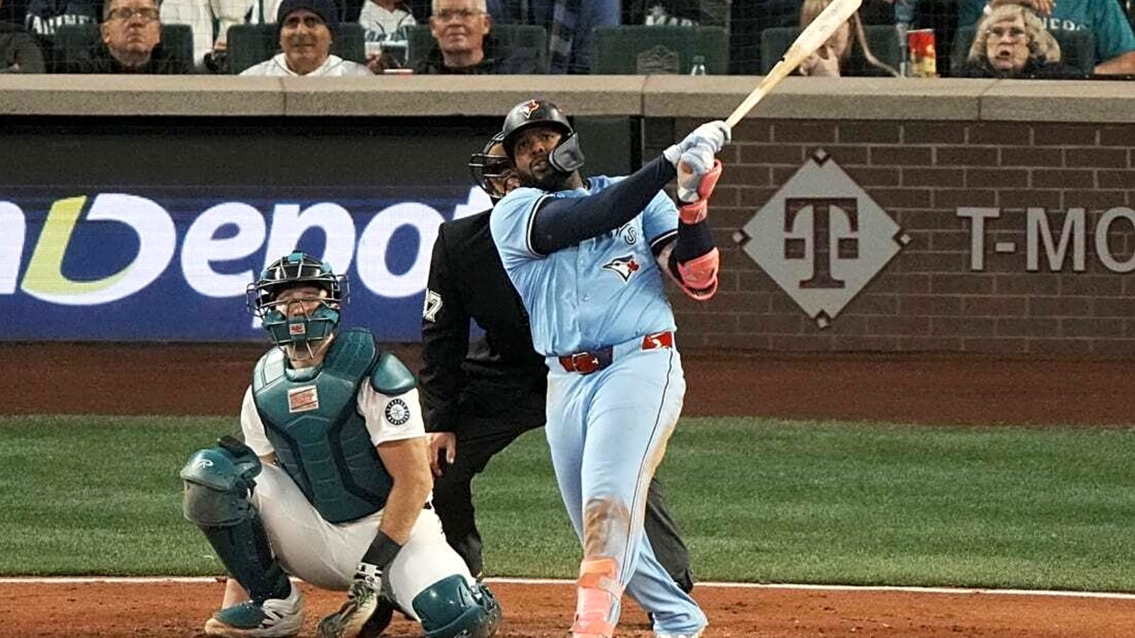Blue Jays&#39; homer barrage halves Mariners&#39; ALCS advantage