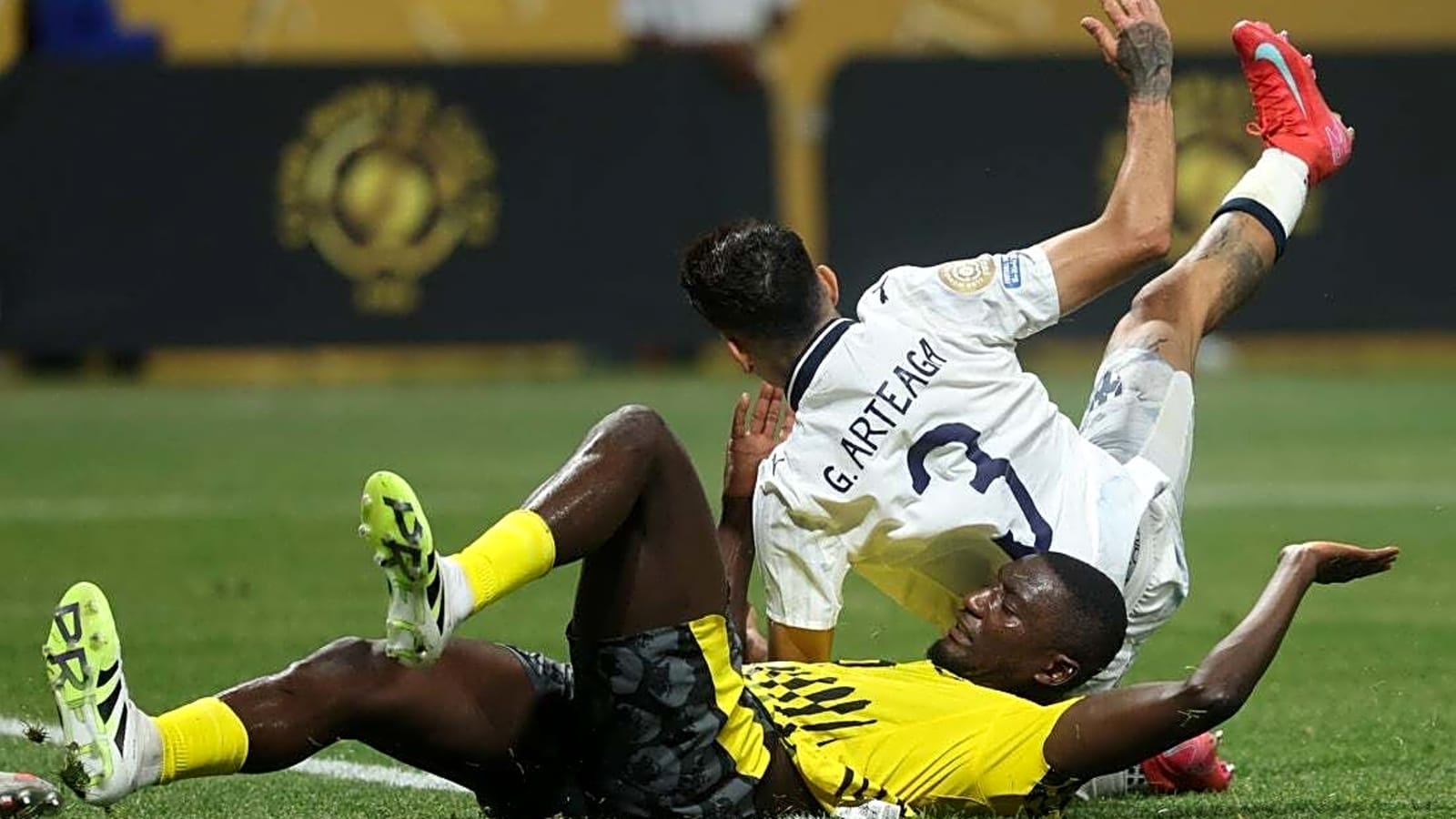 Borussia Dortmund edge Monterrey, earn matchup with Real Madrid