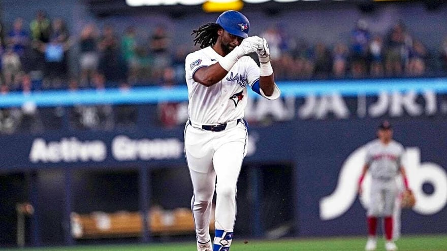 Jays win pitchers' duel, hand Red Sox third straight loss