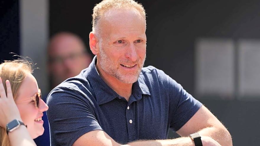 Mark Shapiro inks 5-year deal to stay as Jays&#39; president, CEO