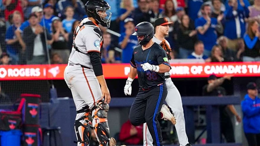 Vladimir Guerrero Jr., Jays pull away late against O&#39;s