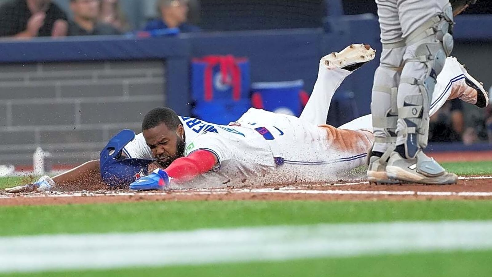 Jays down Yankees for club-best 11th straight home win