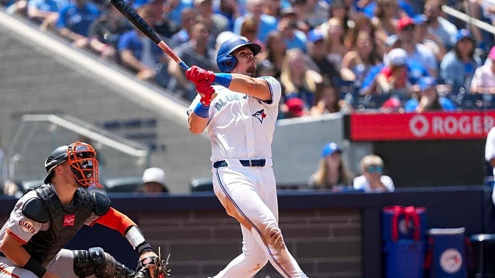 Blue Jays sweep Giants, tie home winning streak mark