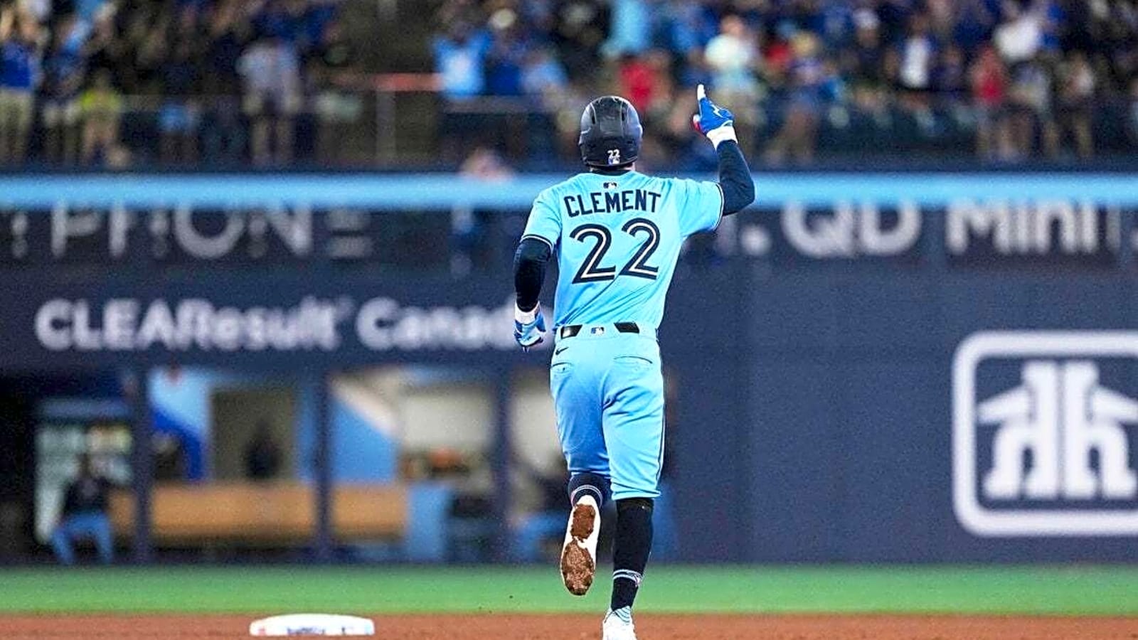 Ernie Clement&#39;s home run helps Blue Jays take opener from Cubs