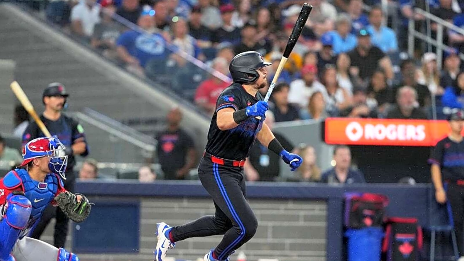 Angels&#39; 10th-inning error gifts win to Blue Jays
