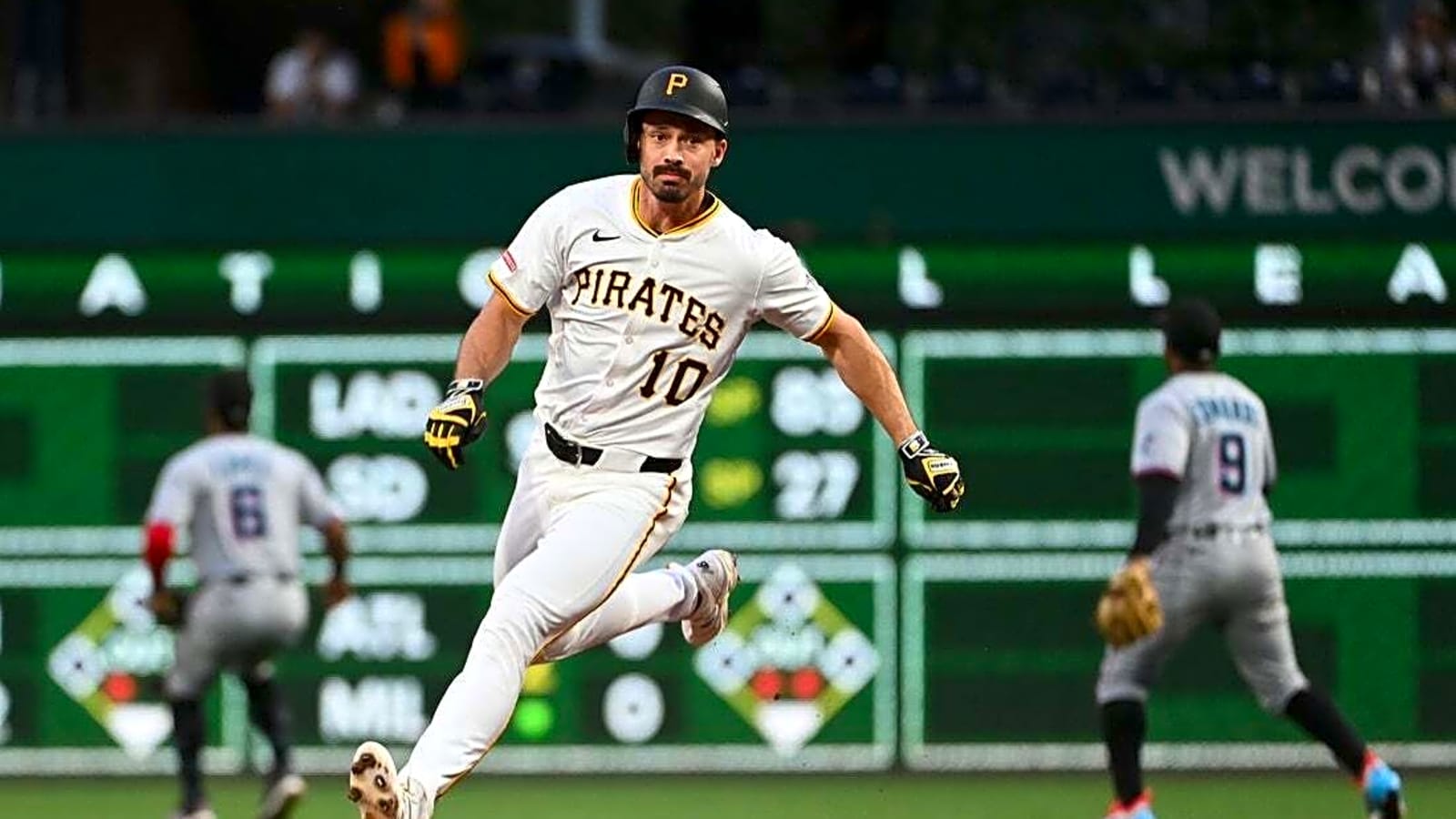 Pirates place OF Bryan Reynolds on paternity list