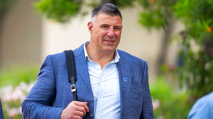 Two days later, Mike Vrabel back with Patriots