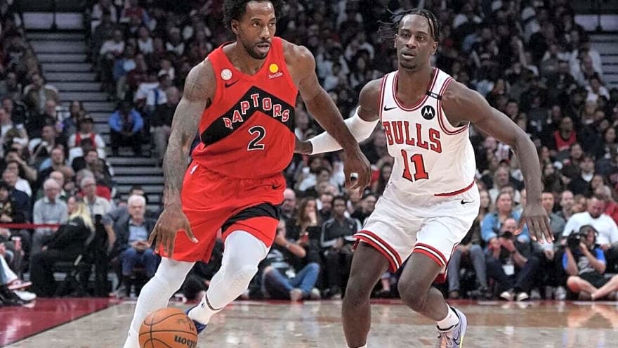Raptors open season with romp past Bulls