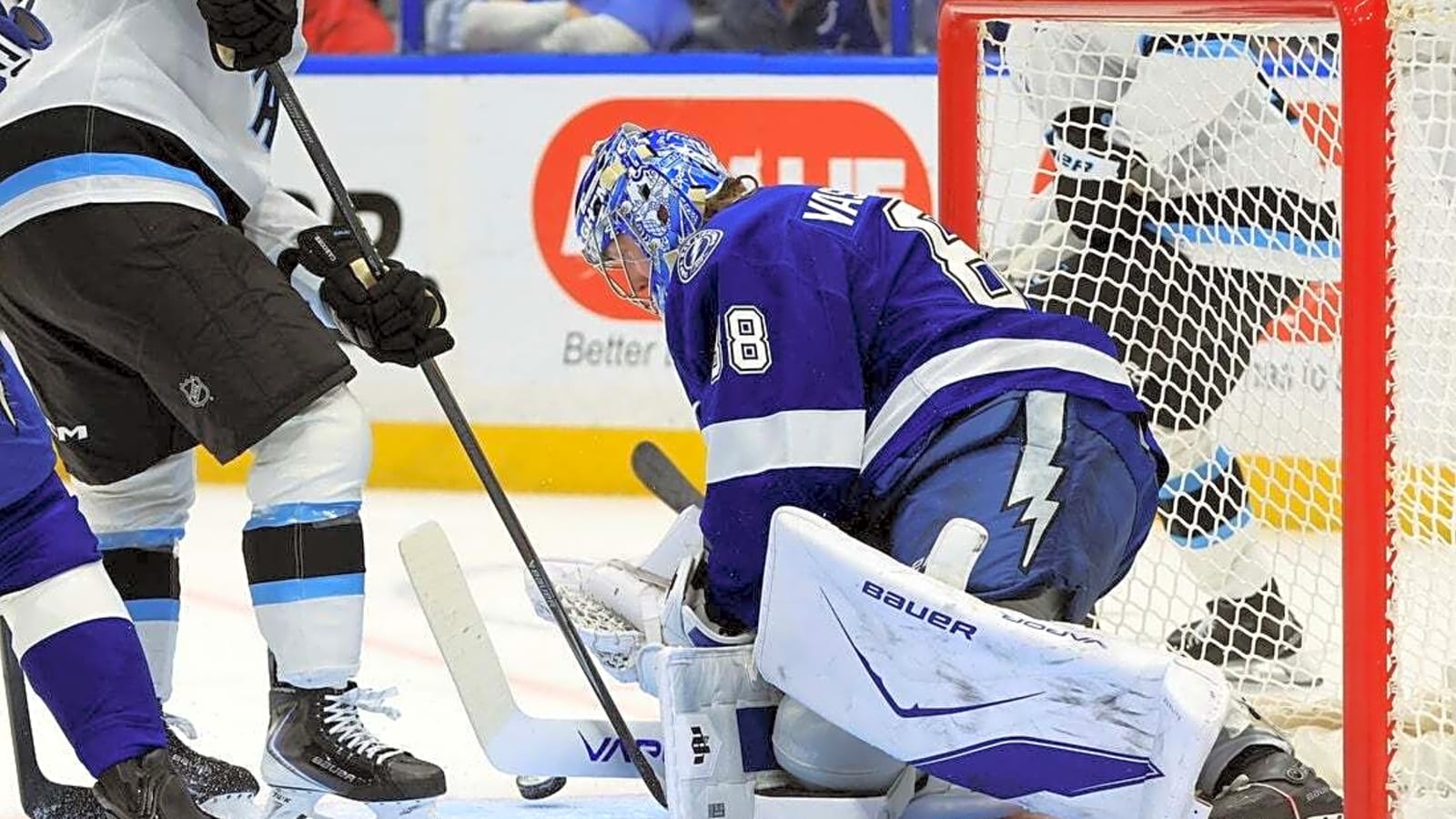 Andrei Vasilevskiy shines as Lightning blank Mammoth