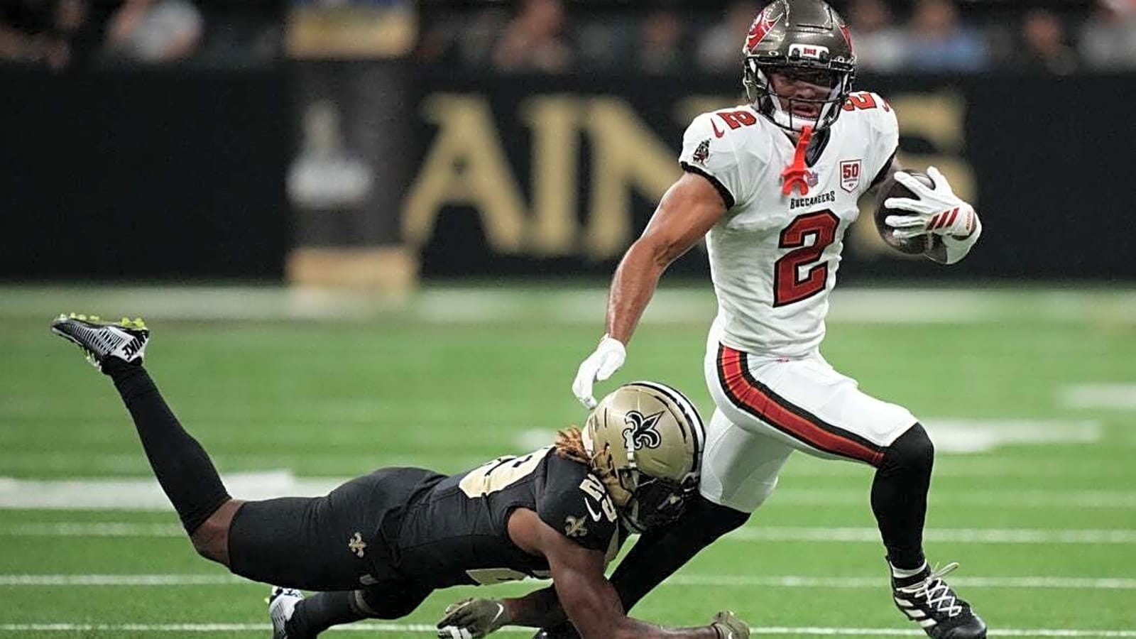 Buccaneers' defense leads the way against lowly Saints