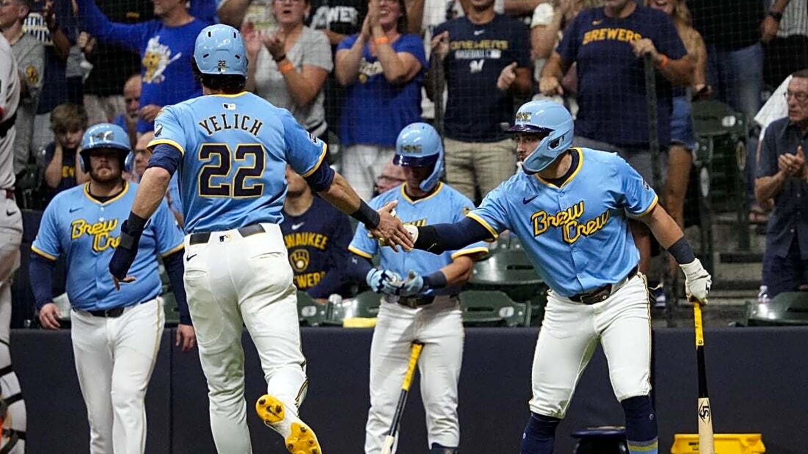 After blowing late lead, Brewers top Giants on William Contreras&#39; walk-off HR